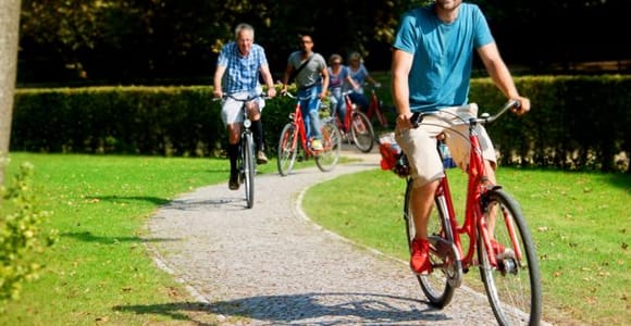 Berlin: Top Secret Berlin Guided Bike Tour
