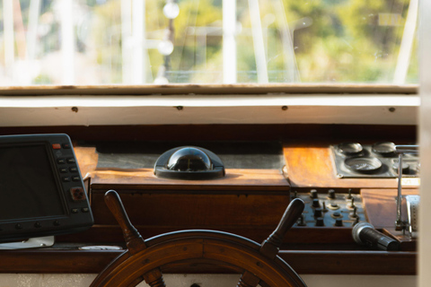 Private day cruise to the Blue lagoon with lunch and drinks! Departure from Benitses marine or Lefkimmi port.