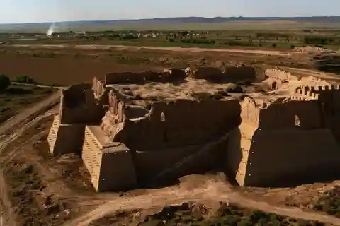Transfer: Bukhara - Khiva via Ancient Fortresses