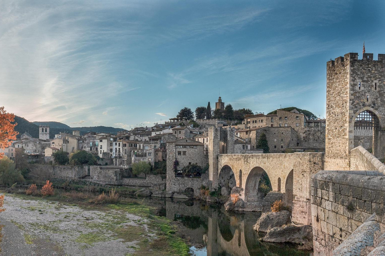 Girona & Besalú: Public Transport Tour with Local Guide & Tasting
