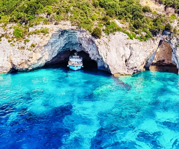Isole di Passo e Antipasso e grotte blu: crociera di un giorno in battello da Corfù