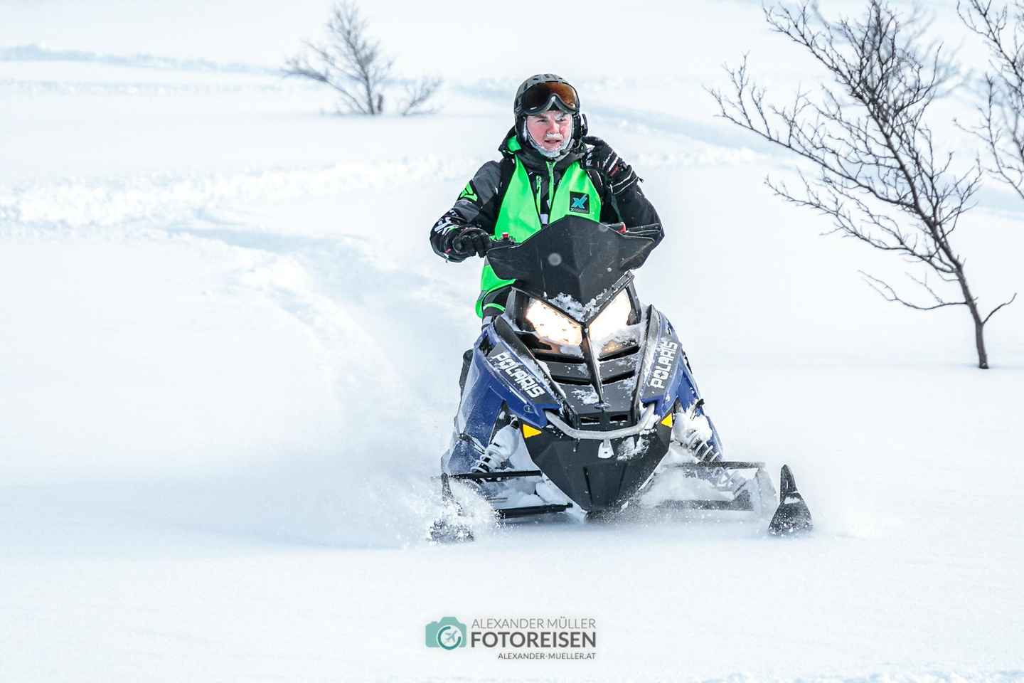 Lyngen: Snowmobile Safari with Lunch in seaside Restaurant