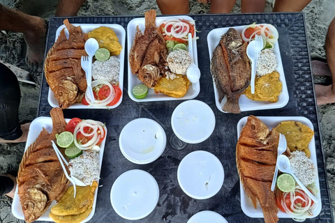 Cartagena: SUN TENT, CHAIRS on Castillogrande beach+LUNCH