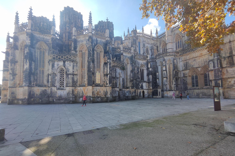 From Lisbon: Medieval Tour, Batalha, Tomar, Alcobaça, Óbidos Private Tour Option