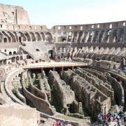 Colosseum: Tour with Live Guide in French
