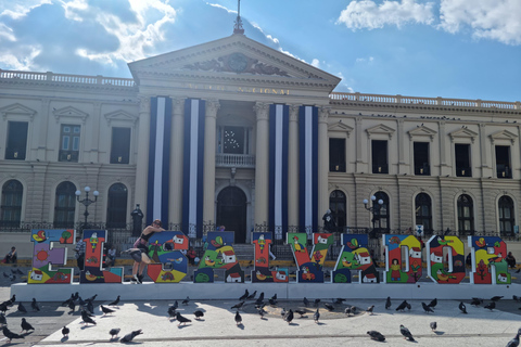 SPACER PO HISTORYCZNYM CENTRUM SAN SALVADOR