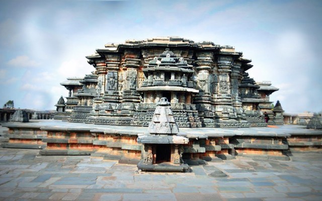 Visit Day Excursion of Belur, Halebeedu & Shravanabelagola in Bangalore