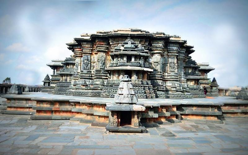 Tagesausflug nach Belur, Halebeedu und Shravanabelagola