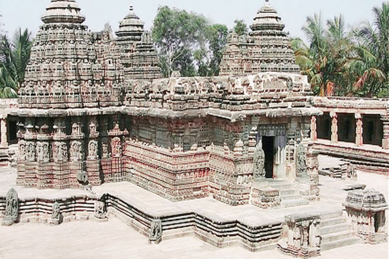 Tagesausflug nach Belur, Halebeedu und Shravanabelagola