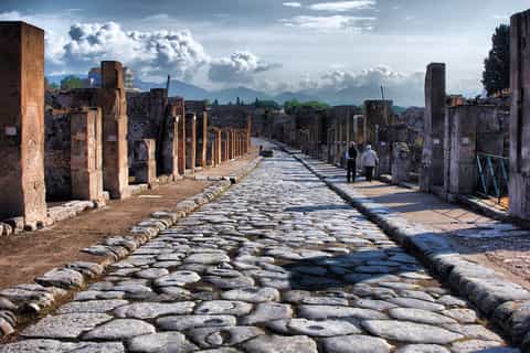 Naples: Pompeii and Mt. Vesuvius with Pizza or Wine Tasting