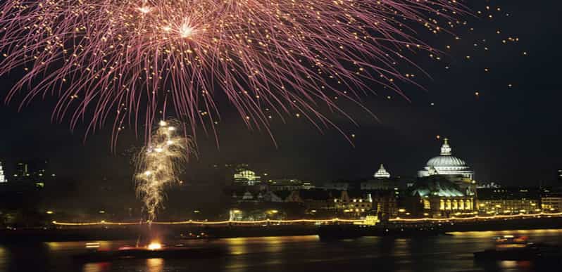 London: New Year's Eve Fireworks Cruise on Thames River