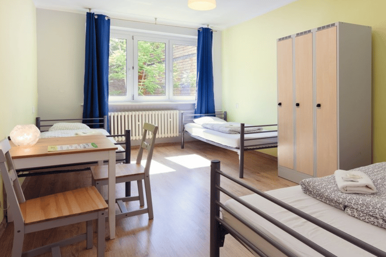 Bratislava: ultiem feestweekend van 2 nachten met hotelovernachting2 nachten in het Bratislava Bash Hostel, 60 minuten bierfietsen, kroegentocht