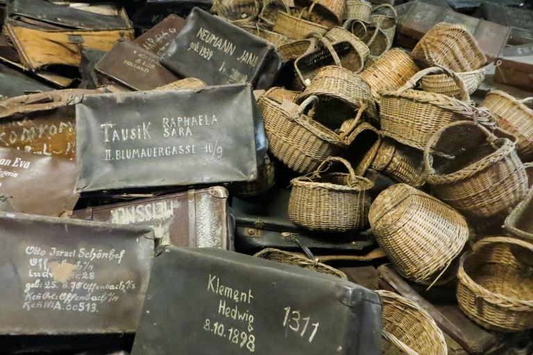 Desde Cracovia: tour guiado por Auschwitz-BirkenauTour guiado en italiano con punto de encuentro