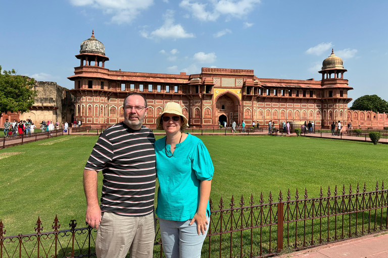 Delhi : excursion de 5 jours dans le Triangle d&#039;Or avec un guide germanophoneExcursion de 5 jours avec hébergement dans des hôtels 4 étoiles