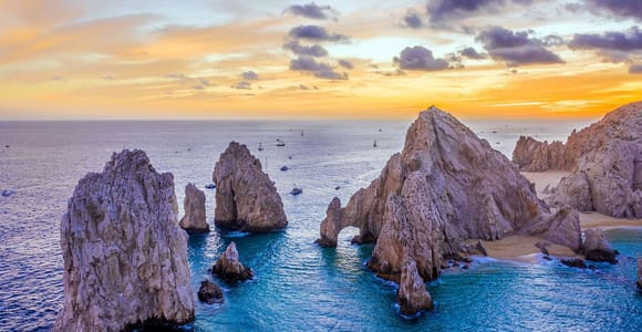 Sightseeing tour of the Land&#39;s End Arch and stop at Lovers&#39; Beach