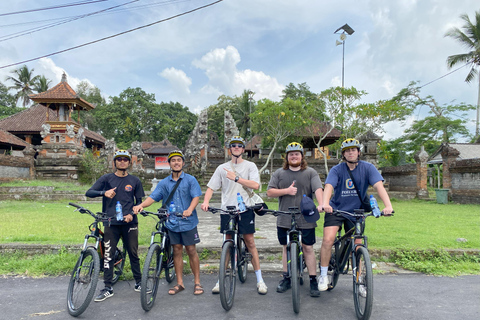Ubud: Downhill-cykeltur med risfält, vulkan och måltidPrivat grupp