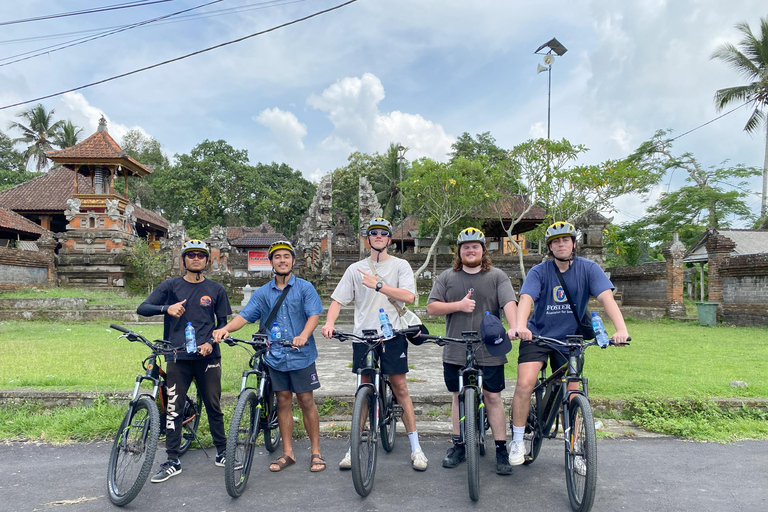 Ubud: Downhill-cykeltur med risfält, vulkan och måltidPrivat grupp