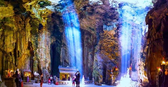 Danang/ Hoian: Monkey Mountain, Marble Mountain, Am Phu Cave