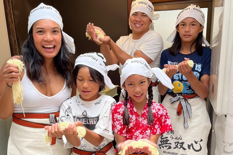 Experiência particular de fazer macarrão ramen em KyotoExperiência de fazer macarrão ramen em Kyoto