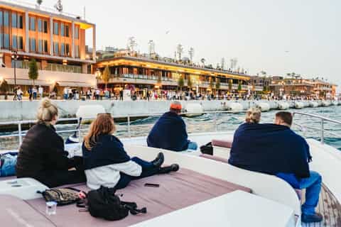 Istanbul: Bosphorus Sunset Cruise on a Luxurious Yacht