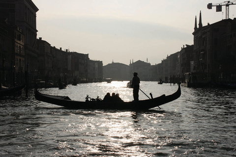 Venice: Private Gondola Ride for up to 5 People Venice: Private Gondola Ride