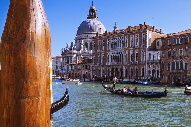 Visit Venice Private Gondola Ride for up to 5 People in Venecia