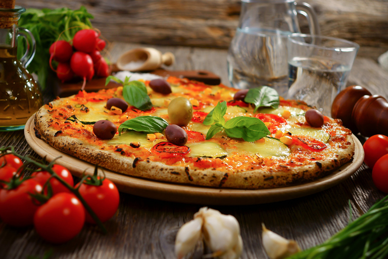 Rome: Pizza-Making Course with Dinner