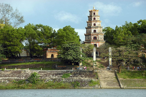 Hue : Cité impériale, tombeaux en voiture avec chauffeur anglophoneVisitez 7 lieux