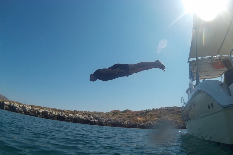 Chania: viaje en barco con esnórquel guiado y remo