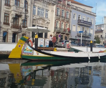 From Porto: Aveiro & Coimbra Tour with Moliceiro Boat Cruise