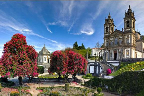 Desde Oporto: tour de día a Braga y Guimarães con almuerzoVisita en grupo y comida sin recogida