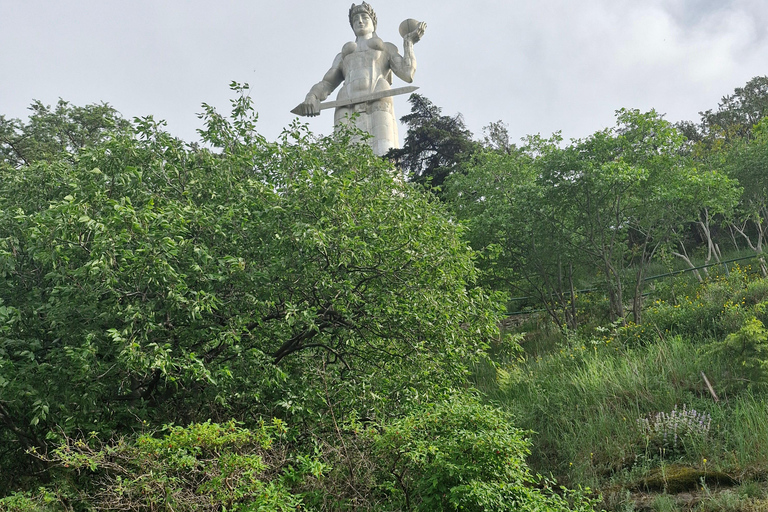 Tbilisi: tour a piedi serale della città vecchiaTbilisi: tour a piedi serale nella città vecchia