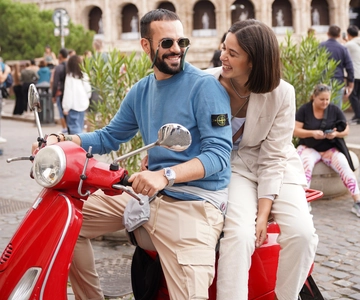 Rome: Vespa Tour with Historic City Highlights