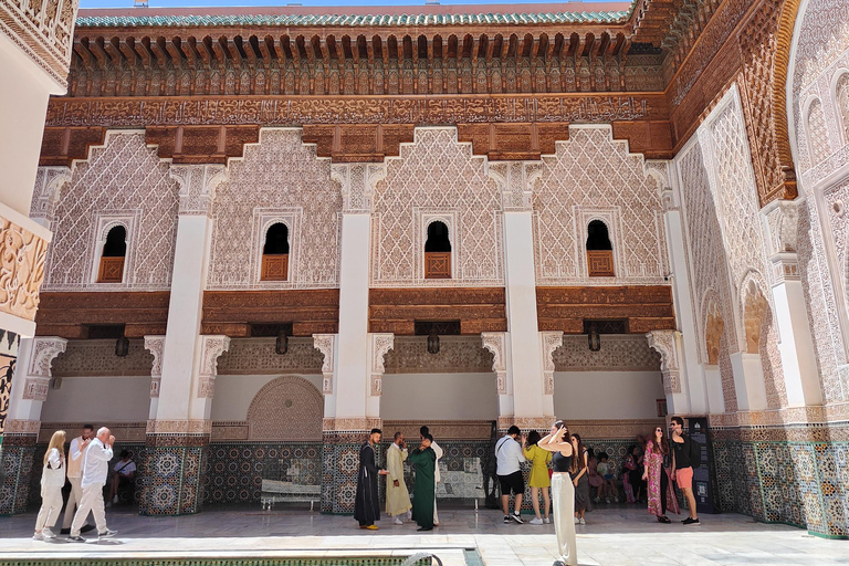 Marrakech: Ben Youssef Madrasa Tour with Skip-the-Line Entry Shared Group Guided Tour in French – Without Entry Tickets
