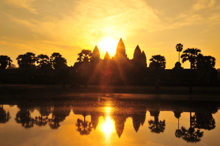 Sunrise at Angkor Wat Temple: 3-Hour Private Tour