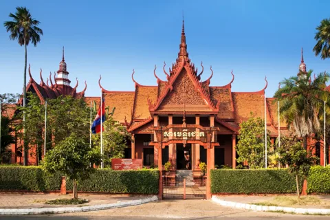 Royal Palace, National Museum & Wat Phnom with Private tour