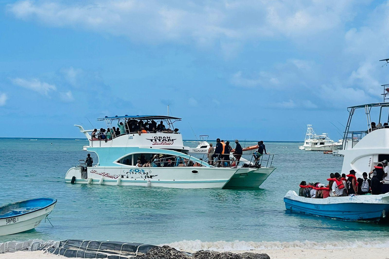 Partybåt från Punta Cana, öppen bar och transport ingår