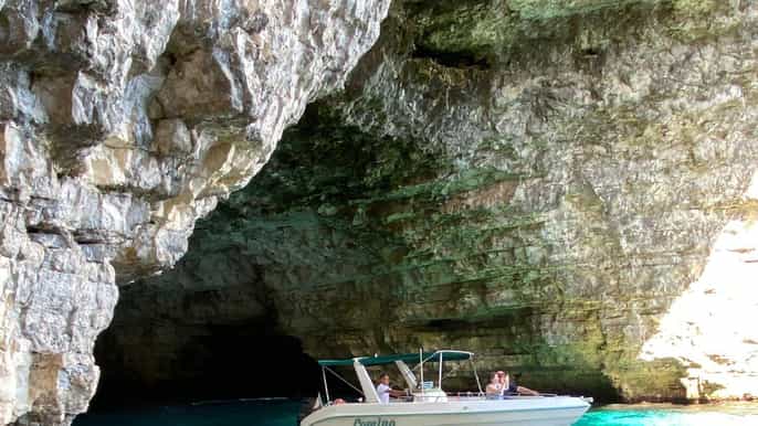 Malta: Private Boat Trip to Comino, Blue Lagoon & Gozo
