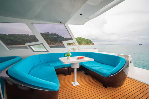 Phuket: Premium Speed Catamaran Tour to PhiPhi Maya Maiton Phuket: Premium Catamaran Tour to Phi Phi & Coral Island