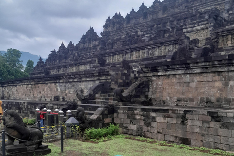 Yogyakarta: Borobudur Temple and Sungai Mudal Day Trip