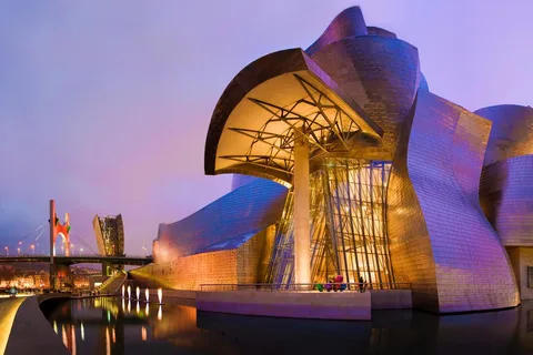 Paquete de 3 días en Bilbao: Guggenheim, Estancia en Hotel y Excursión en Bicicleta