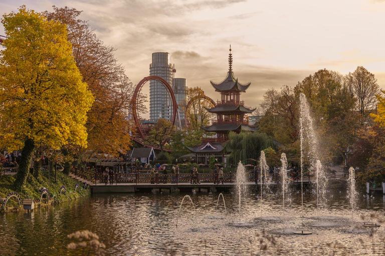 Köpenhamn: Halloween på Tivoli – inträde och åkatturHalloween på vardagar: Inträdesbiljett med obegränsade åkattraktioner