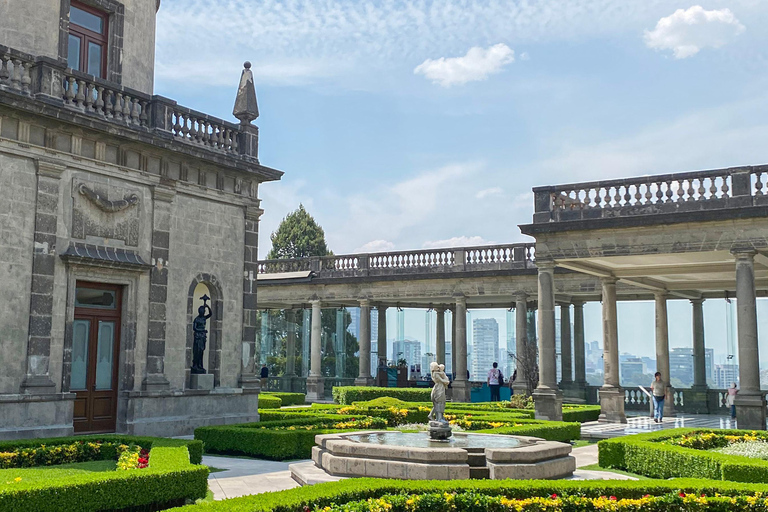 Mexico : visite exclusive du château de Chapultepec après la fermetureVisite guidée exclusive en espagnol