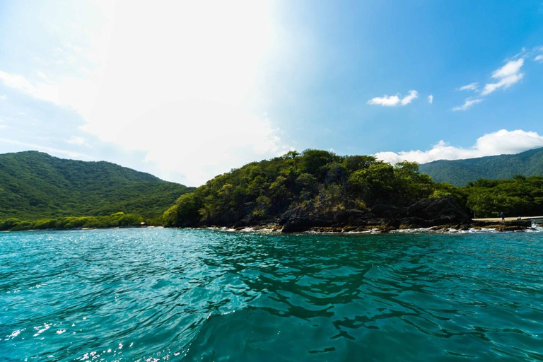 Santa Marta: Tour Playa Cristal Tayrona Park from the city of Cartagena Santa Marta: Playa Cristal Tayrona Park Tour from Cartagena City