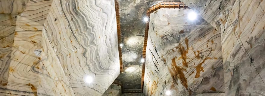 Bucarest : mine de sel de Slănic et tombe de Dracula