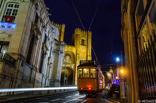 Lisbon: Luxury Fado Tour with Dinner included