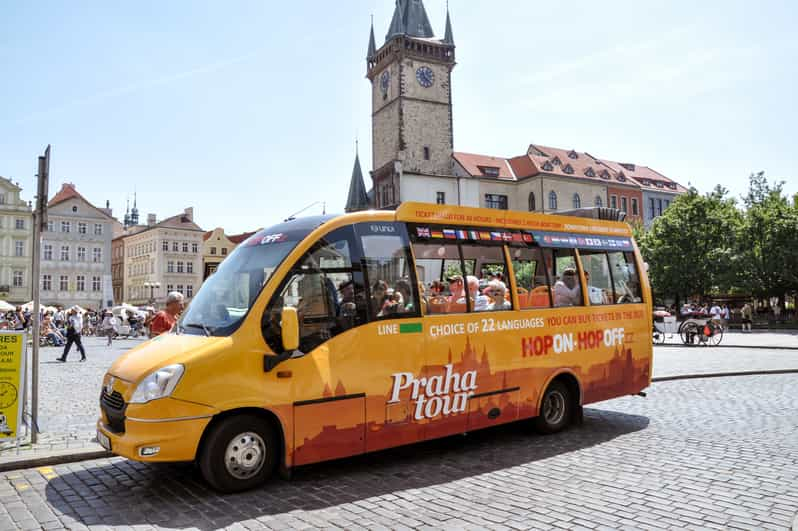 Prag: 24- Eller 48-timers Hop-on Hop-off-bus | GetYourGuide