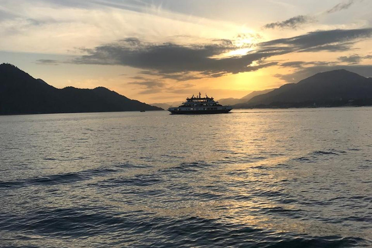 Hiroshima: Excursión en el Parque Conmemorativo de la Paz a la Isla de Miyajima