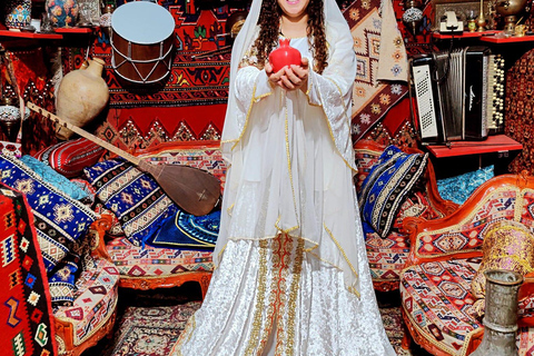 Baku: Traditional Azerbaijani Costume Rental Experience