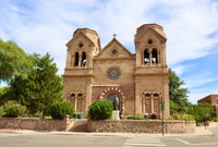 Santa Fe's Romantic Whispers, A Love-Filled Journey - Housity